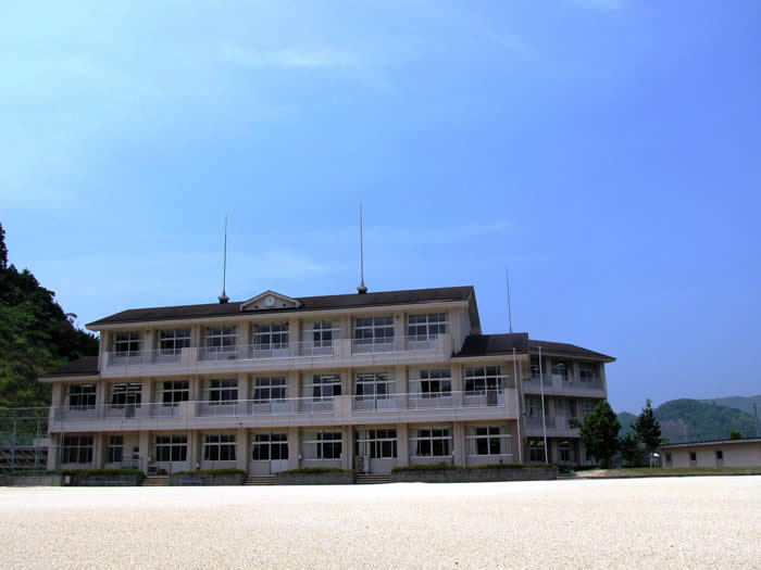 校舎全景の写真