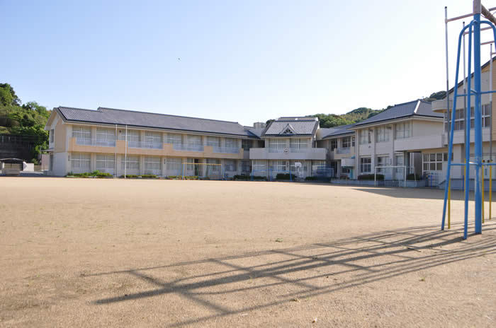 校舎全景の写真