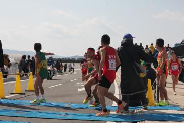 市町村対抗ジュニア駅伝競走大会の様子