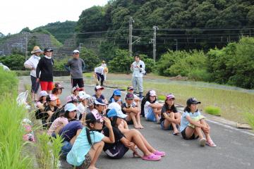 稲原小学校で田植え