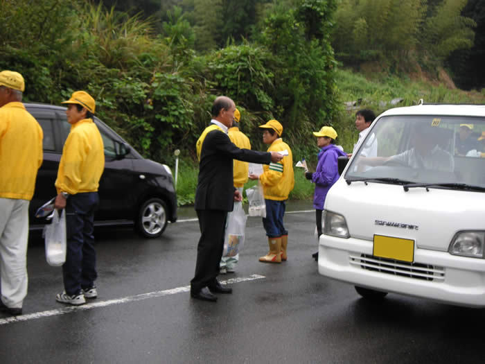 秋の交通安全運動街頭啓発の様子