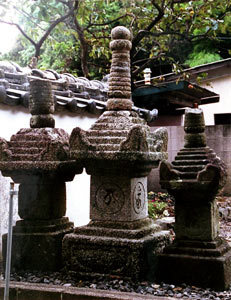 写真　東光寺の宝篋印塔
